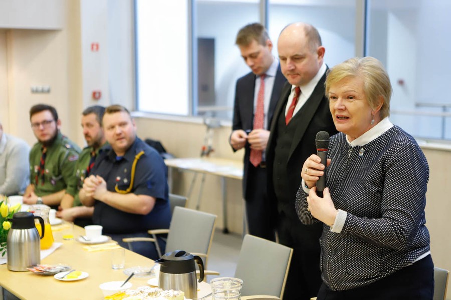 Spotkaniem w Urzędzie Marszałkowskim rozpoczęliśmy przekazywanie 155 nowych bransoletek życia; fot, Mikołaj Kuras dla UMWKP