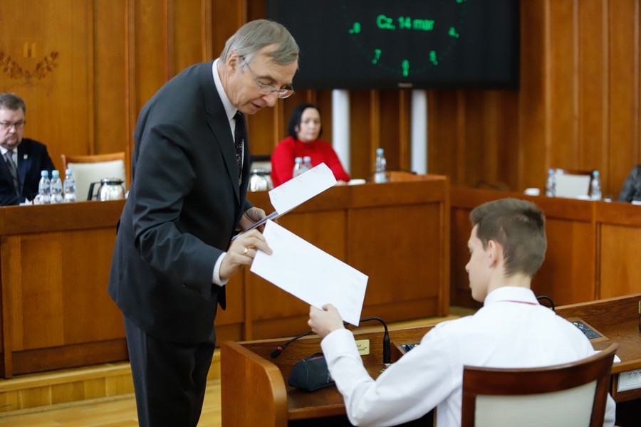 Finał XVI Regionalny Konkurs Wiedzy o Samorządzie Terytorialnym dla gimnazjalistów – część pisemna, fot. Mikołaj Kuras