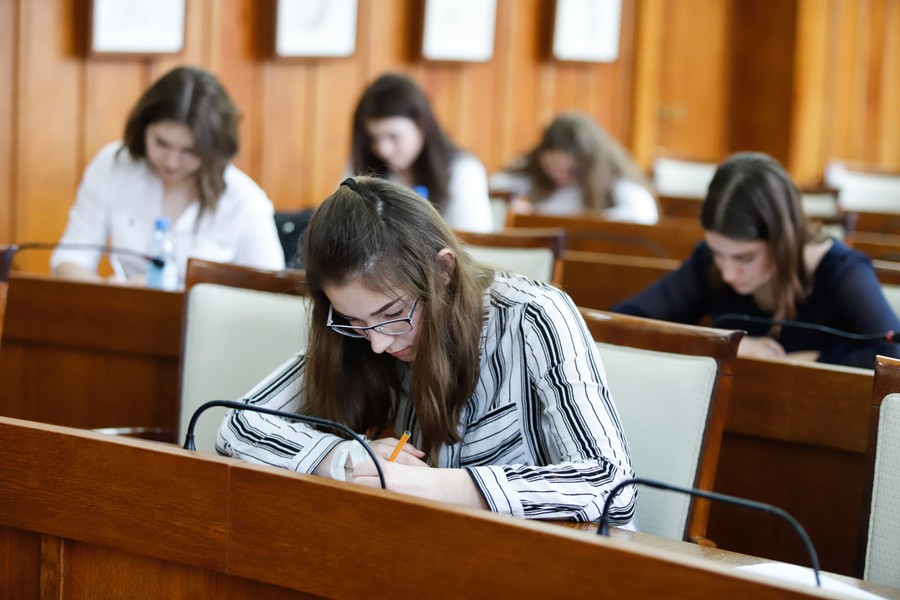 Finał XVI Regionalny Konkurs Wiedzy o Samorządzie Terytorialnym dla gimnazjalistów – część pisemna, fot. Mikołaj Kuras