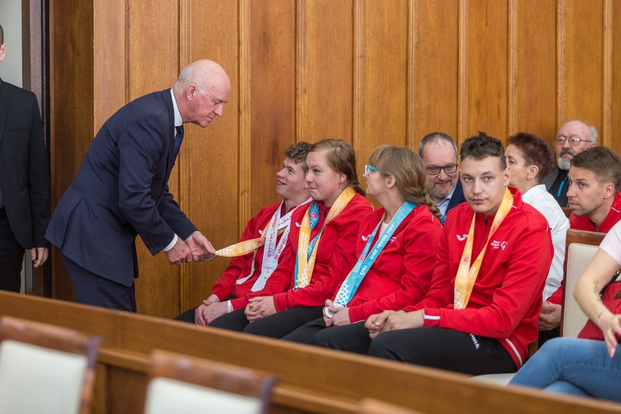 Wizyta sportowców z naszego regionu, medalistów Światowych Letnich Igrzysk Olimpiad Specjalnych w Abu Dhabi, fot. Szymon Zdziebło/www.tarantoga.pl