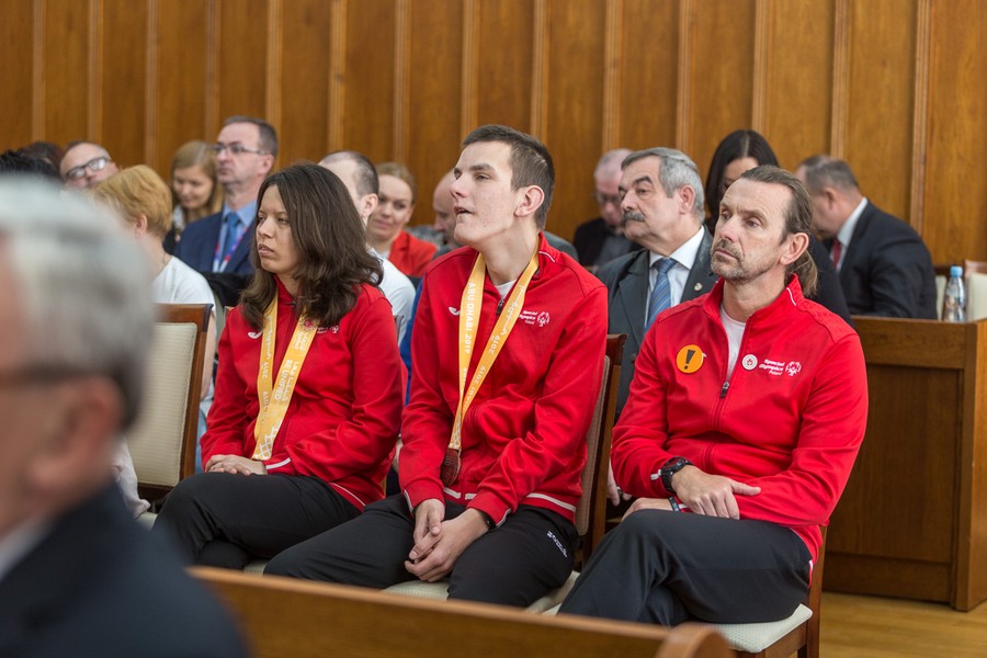 Wizyta sportowców z naszego regionu, medalistów Światowych Letnich Igrzysk Olimpiad Specjalnych w Abu Dhabi, fot. Szymon Zdziebło/www.tarantoga.pl