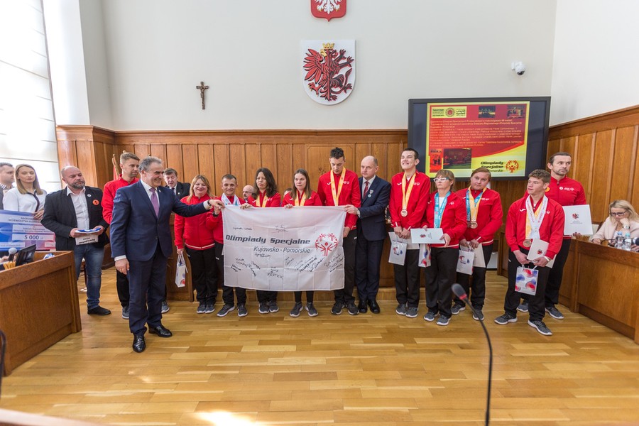 Wizyta sportowców z naszego regionu, medalistów Światowych Letnich Igrzysk Olimpiad Specjalnych w Abu Dhabi, fot. Szymon Zdziebło/www.tarantoga.pl