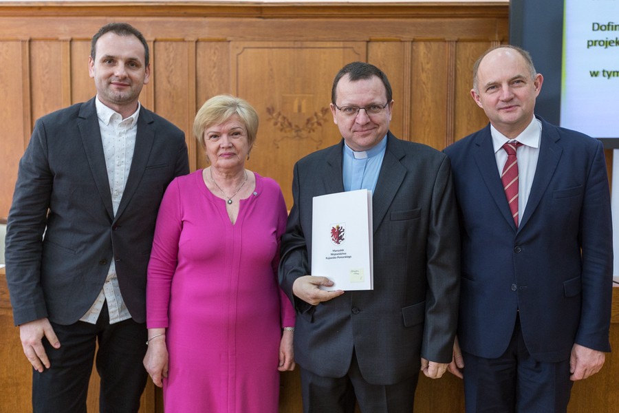 Uroczyste podpisanie umów na zadania publiczne realizowane przez organizacje pozarządowe, fot. Szymon Zdziebło www.tarantoga.pl