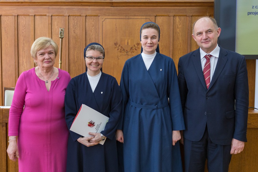 Uroczyste podpisanie umów na zadania publiczne realizowane przez organizacje pozarządowe, fot. Szymon Zdziebło www.tarantoga.pl