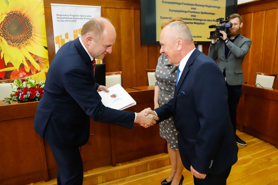 Ceremonia wręczenia umów, fot. Mikołaj Kuras