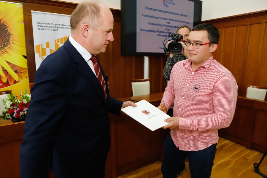 Ceremonia wręczenia umów, fot. Mikołaj Kuras