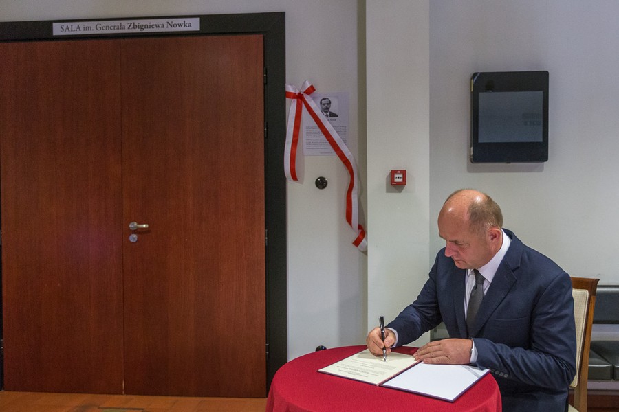 Uroczystość nadania sali nr 208 w Urzędzie Marszałkowskim imienia Zbigniewa Nowka, fot. Szymon Zdziebło/tarantoga.pl