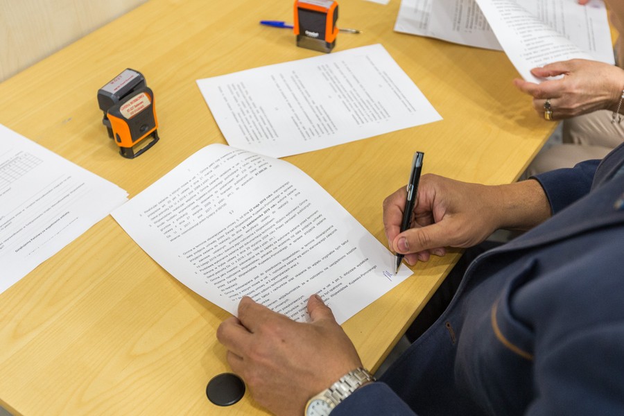 Uroczyste podpisanie umowy na przebudowę i modernizację skrzyżowania w Rypinie, fot. Szymon Zdziebło/www.tarantoga.pl