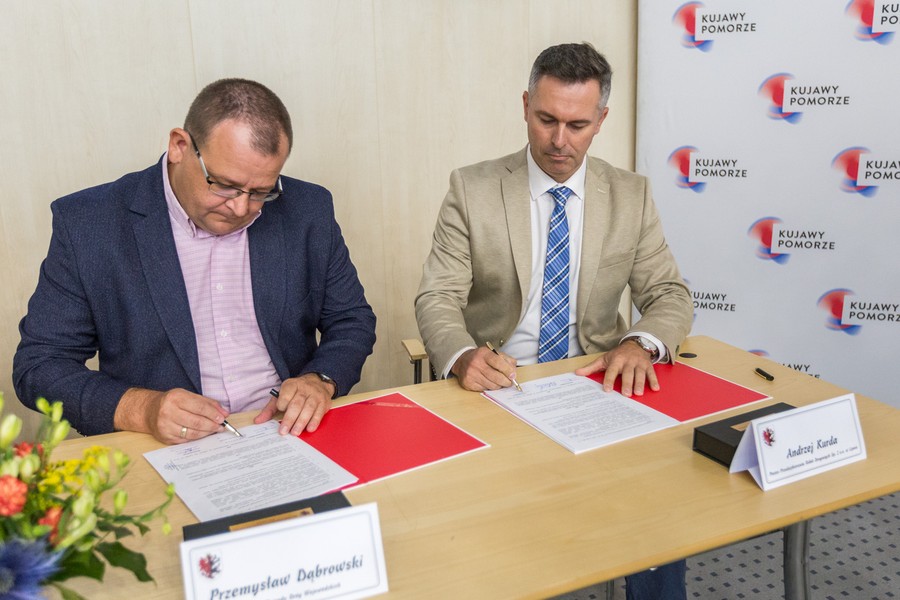 Uroczyste podpisanie umowy na przebudowę i modernizację skrzyżowania w Rypinie, fot. Szymon Zdziebło/www.tarantoga.pl