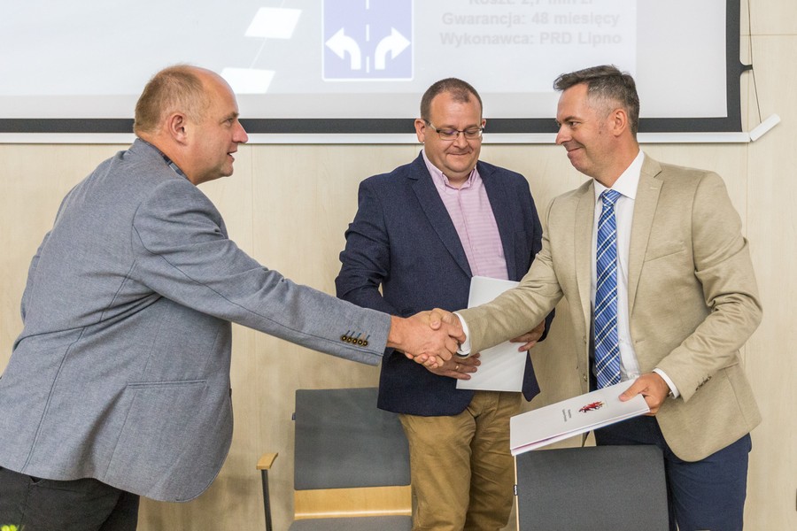 Uroczyste podpisanie umowy na przebudowę i modernizację skrzyżowania w Rypinie, fot. Szymon Zdziebło/www.tarantoga.pl