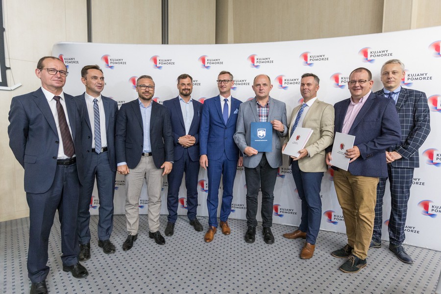 Uroczyste podpisanie umowy na przebudowę i modernizację skrzyżowania w Rypinie, fot. Szymon Zdziebło/www.tarantoga.pl