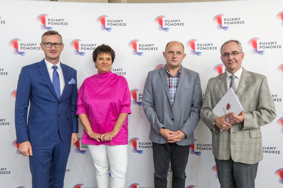 Uroczystość wręczenia umów PROW i PO Ryby, fot. Szymon Zdziebło/www.tarantoga.pl