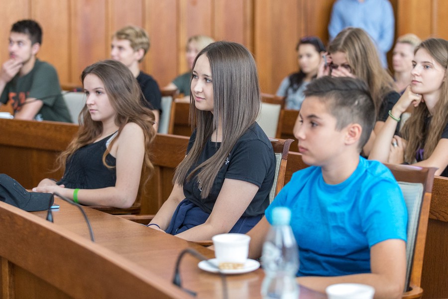 Pożegnanie uczestników letniego obozu żeglarskiego w Chorwacji, fot. Szymon Zdziebło/tarantoga.pl