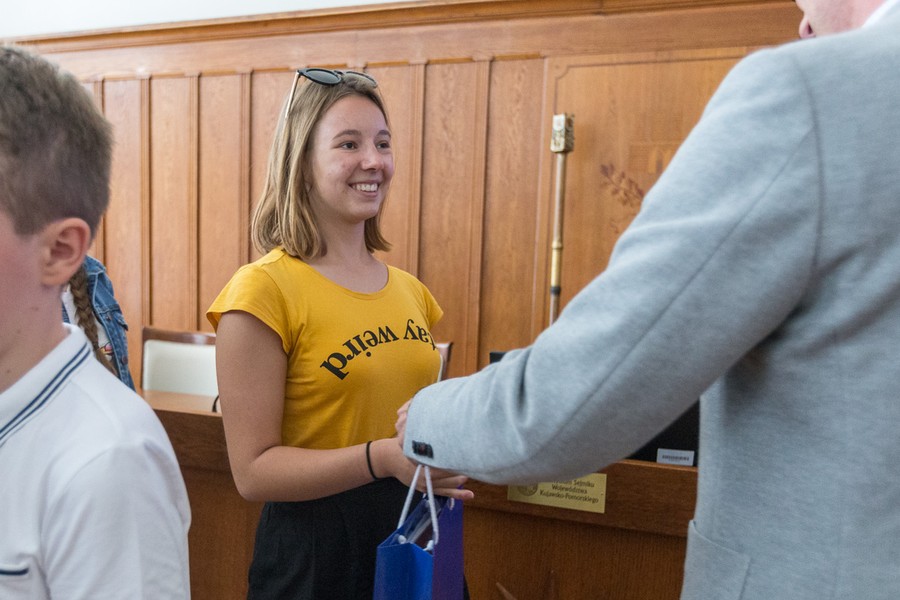Pożegnanie uczestników letniego obozu żeglarskiego w Chorwacji, fot. Szymon Zdziebło/tarantoga.pl