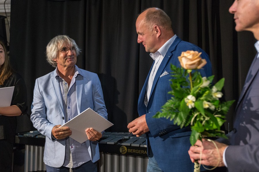 Gala stypendiów artystycznych w toruńskiej kawiarni Wejściówka, fot. Szymon Zdziebło/tarantoga.pl dla UMWKP