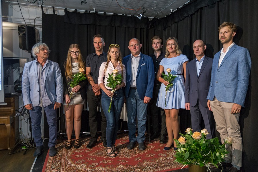 Gala stypendiów artystycznych w toruńskiej kawiarni Wejściówka, fot. Szymon Zdziebło/tarantoga.pl dla UMWKP