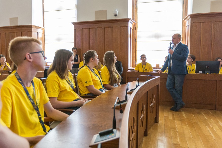 Wizyta stypendystów w Urzędzie Marszałkowskim, fot. Szymon Zdziebło/tarantoga.pl