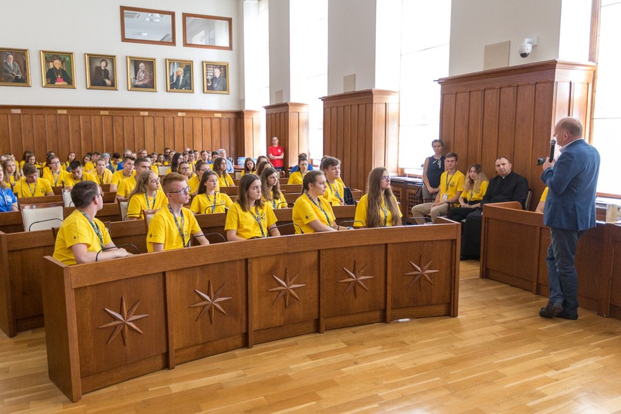 Wizyta stypendystów w Urzędzie Marszałkowskim, fot. Szymon Zdziebło/tarantoga.pl