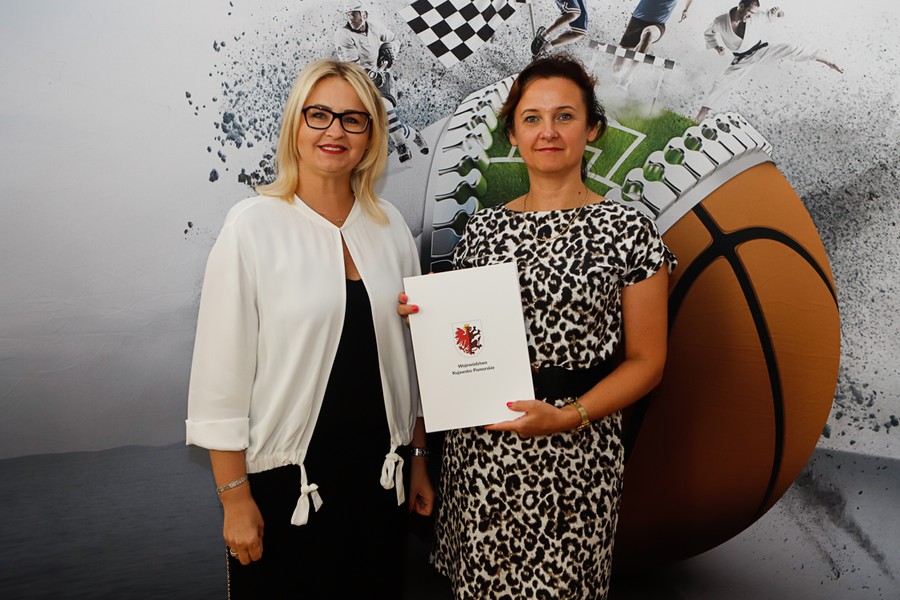 Wręczenie umów w ramach projektu: Kujawsko-Pomorska Mała Infrastruktura Sportowa, fot. Mikołaj Kuras