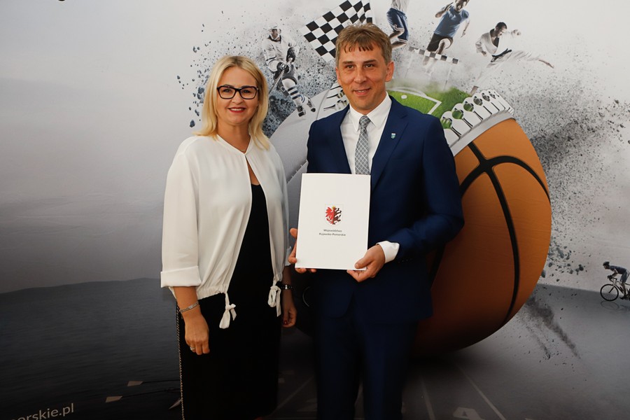 Wręczenie umów w ramach projektu: Kujawsko-Pomorska Mała Infrastruktura Sportowa, fot. Mikołaj Kuras