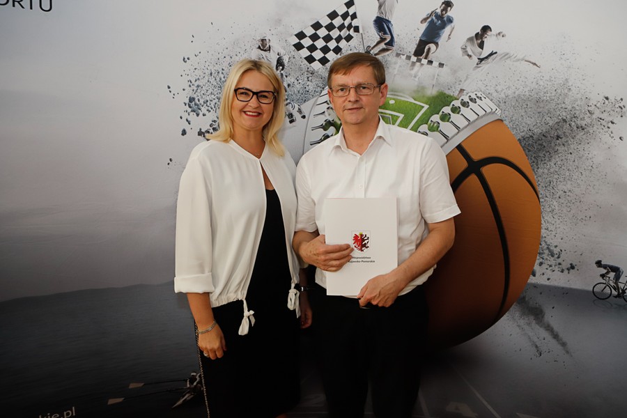 Wręczenie umów w ramach projektu: Kujawsko-Pomorska Mała Infrastruktura Sportowa, fot. Mikołaj Kuras