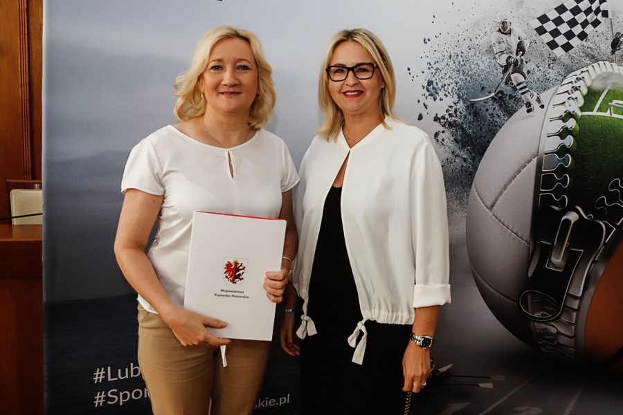 Wręczenie umów w ramach projektu: Kujawsko-Pomorska Mała Infrastruktura Sportowa, fot. Mikołaj Kuras