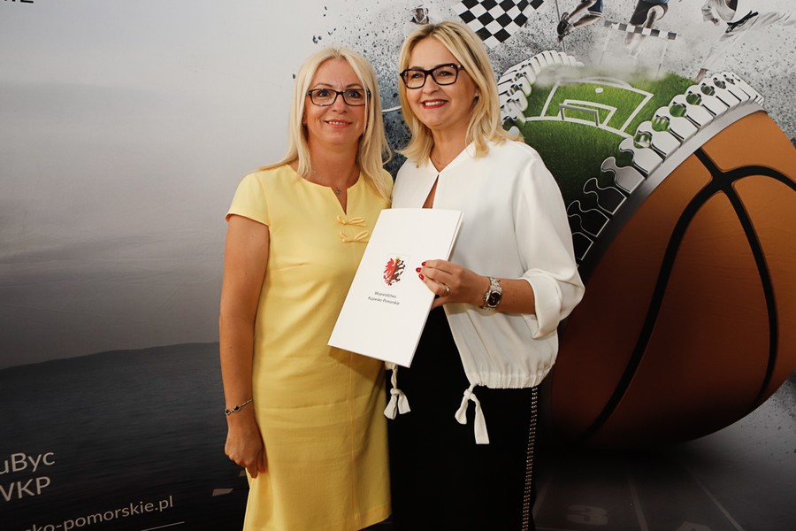 Wręczenie umów w ramach projektu: Kujawsko-Pomorska Mała Infrastruktura Sportowa, fot. Mikołaj Kuras