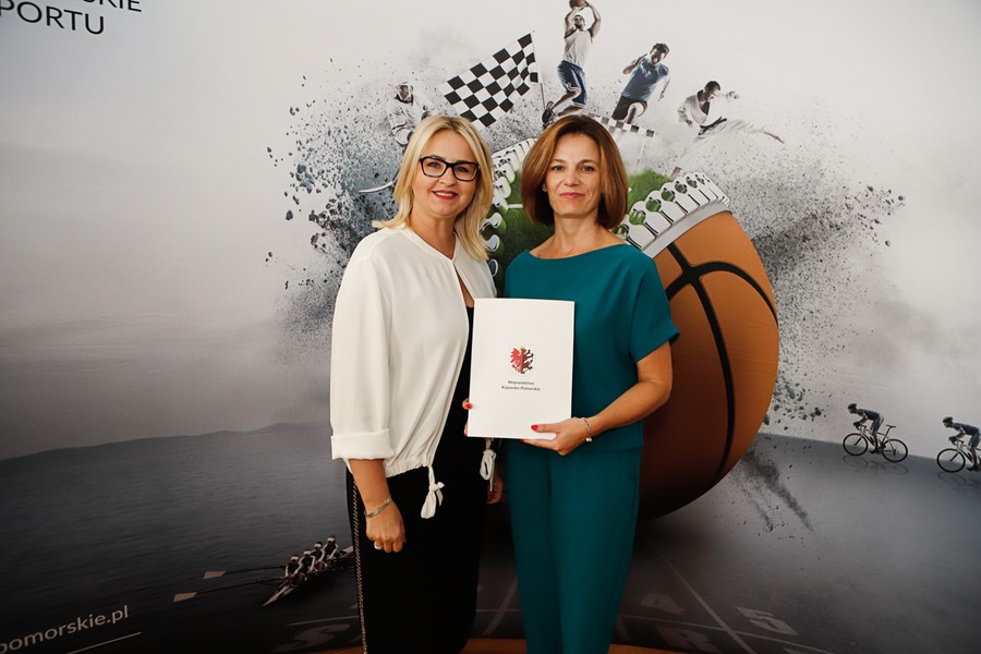 Wręczenie umów w ramach projektu: Kujawsko-Pomorska Mała Infrastruktura Sportowa, fot. Mikołaj Kuras