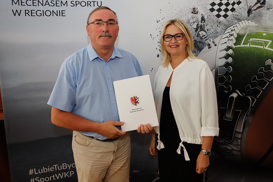 Wręczenie umów w ramach projektu: Kujawsko-Pomorska Mała Infrastruktura Sportowa, fot. Mikołaj Kuras