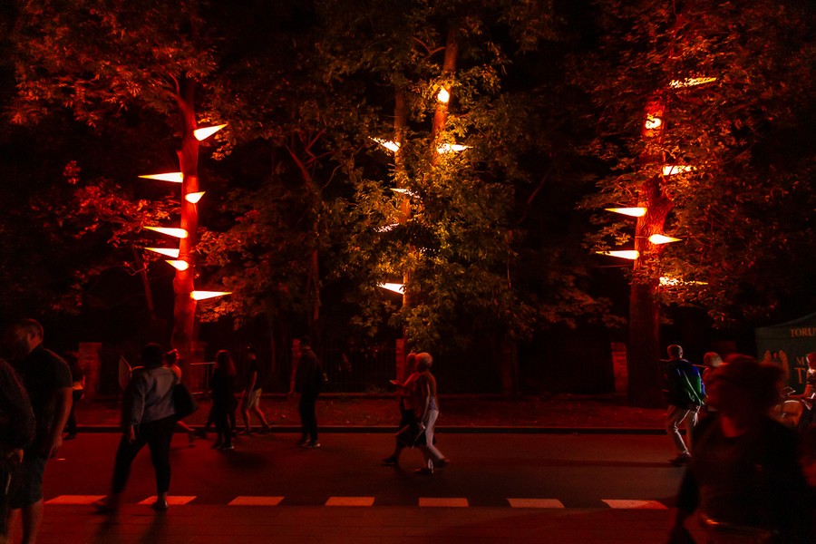 Na Starym Mieście można podziwiać dwadzieścia instalacji, fot. Szymon Zdziebło tarantoga.pl