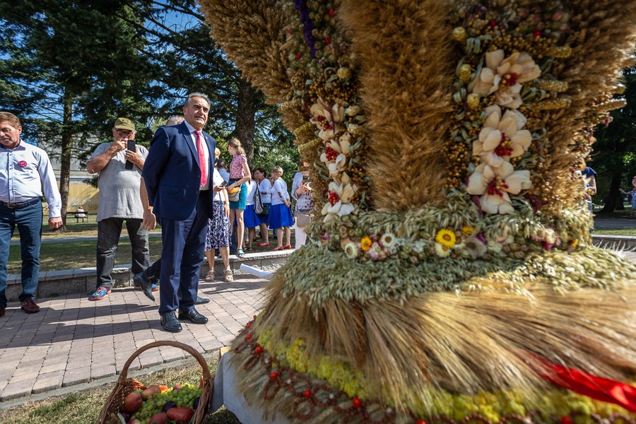 Konkurs wieńców dożynkowych w Ciechocinku, fot. Szymon Zdzieblo/tarantoga.pl dla UMWKP
