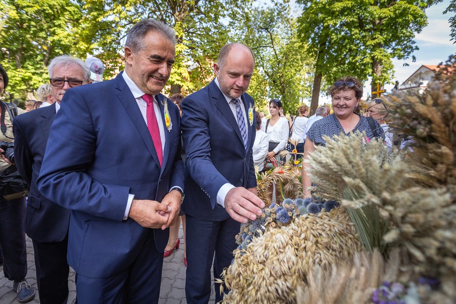 Konkurs wieńców dożynkowych w Ciechocinku, fot. Szymon Zdzieblo/tarantoga.pl dla UMWKP