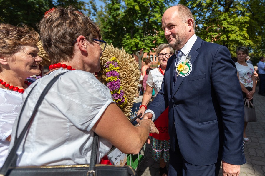 Konkurs wieńców dożynkowych w Ciechocinku, fot. Szymon Zdzieblo/tarantoga.pl dla UMWKP