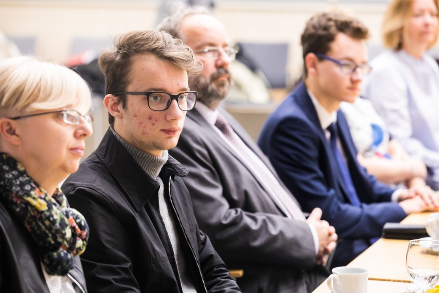 Wizyta najlepszych maturzystów w marszałka Piotra Całbeckiego, fot. Andrzej Goiński