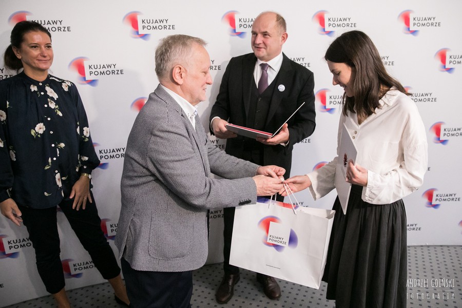 Wizyta najlepszych maturzystów w marszałka Piotra Całbeckiego, fot. Andrzej Goiński