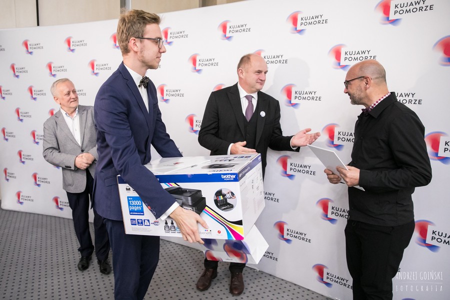 Wizyta najlepszych maturzystów w marszałka Piotra Całbeckiego, fot. Andrzej Goiński