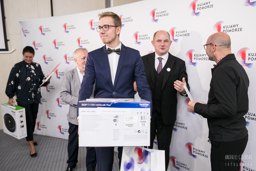 Wizyta najlepszych maturzystów w marszałka Piotra Całbeckiego, fot. Andrzej Goiński