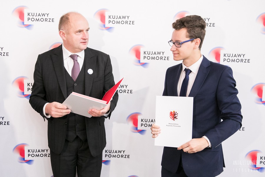 Wizyta najlepszych maturzystów w marszałka Piotra Całbeckiego, fot. Andrzej Goiński