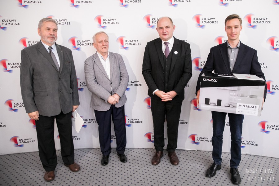 Wizyta najlepszych maturzystów w marszałka Piotra Całbeckiego, fot. Andrzej Goiński