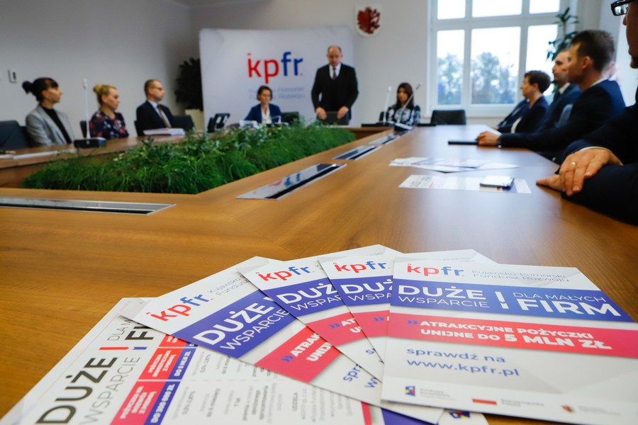 Podpisanie umowy pomiędzy Kujawsko-Pomorskim Funduszem Rozwoju i pośrednikami pożyczek, fot. Mikołaj Kuras