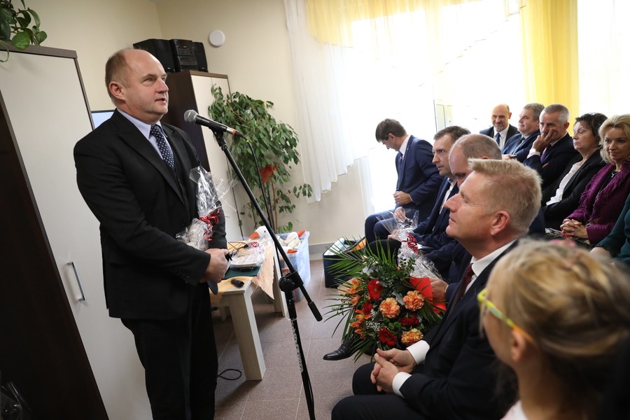 Marszalek Piotr Całbecki uczestniczył w uroczystym otwarciu domu dla dzieci w Żalnie (powiat tucholski), fot. Andrzej Goiński