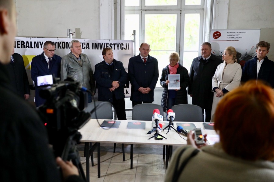 Ceremonia przekazania obiektu wykonawcy robót remontowo-budowlanych, fot. Andrzej Goiński/UMWKP
