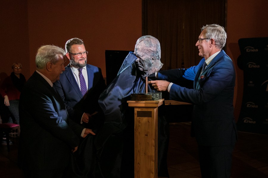 Ostatniego dnia festiwalu odsłonięto popiersie prof. Godziszewskiego, fot. Andrzej Goiński