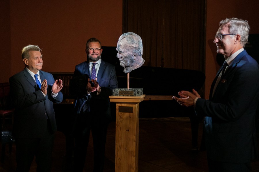 Ostatniego dnia festiwalu odsłonięto popiersie prof. Godziszewskiego, fot. Andrzej Goiński