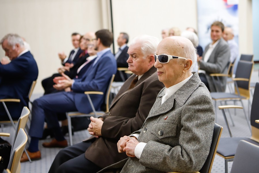 Wizyta kujawsko-pomorskich medalistów 8. Halowych Mistrzostw Świata w Lekkiej Atletyce Masters w Urzędzie Marszałkowskim, fot. Mikołaj Kuras