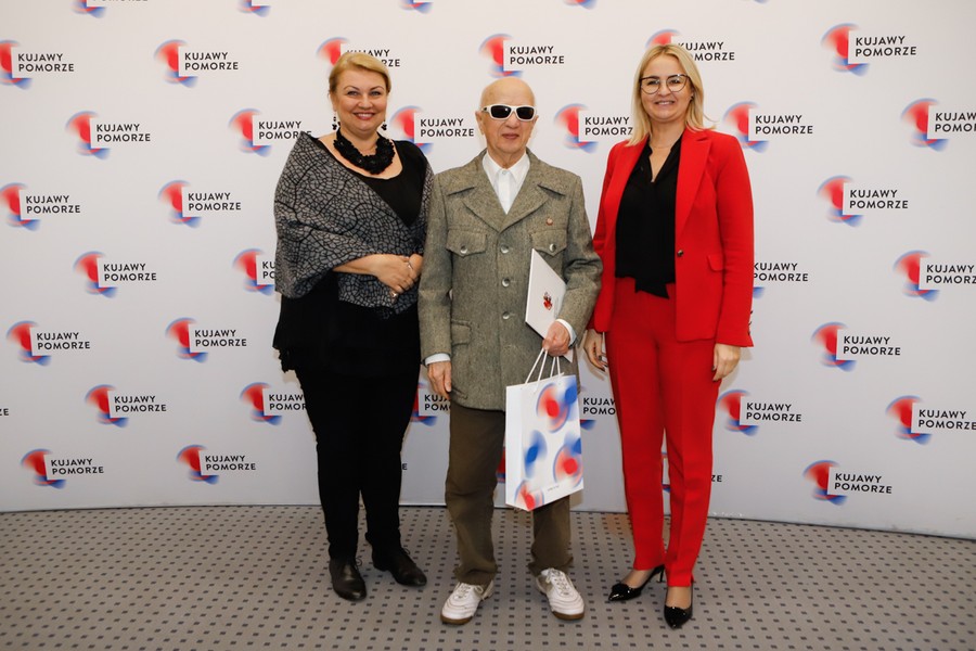 Wizyta kujawsko-pomorskich medalistów 8. Halowych Mistrzostw Świata w Lekkiej Atletyce Masters w Urzędzie Marszałkowskim, fot. Mikołaj Kuras