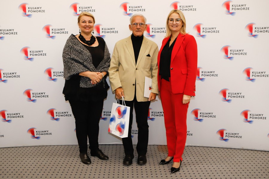 Wizyta kujawsko-pomorskich medalistów 8. Halowych Mistrzostw Świata w Lekkiej Atletyce Masters w Urzędzie Marszałkowskim, fot. Mikołaj Kuras