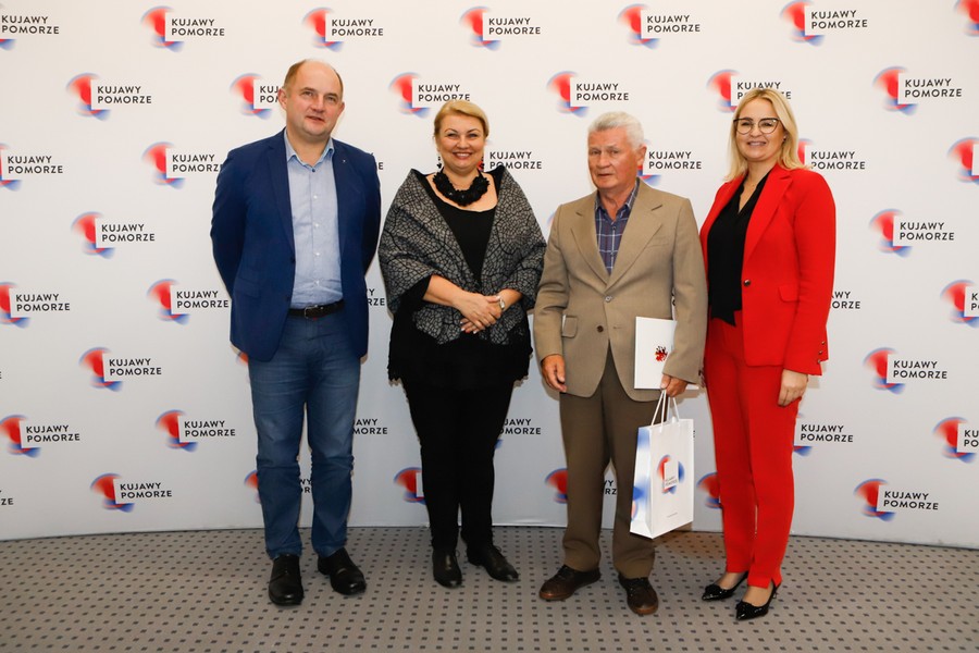 Wizyta kujawsko-pomorskich medalistów 8. Halowych Mistrzostw Świata w Lekkiej Atletyce Masters w Urzędzie Marszałkowskim, fot. Mikołaj Kuras