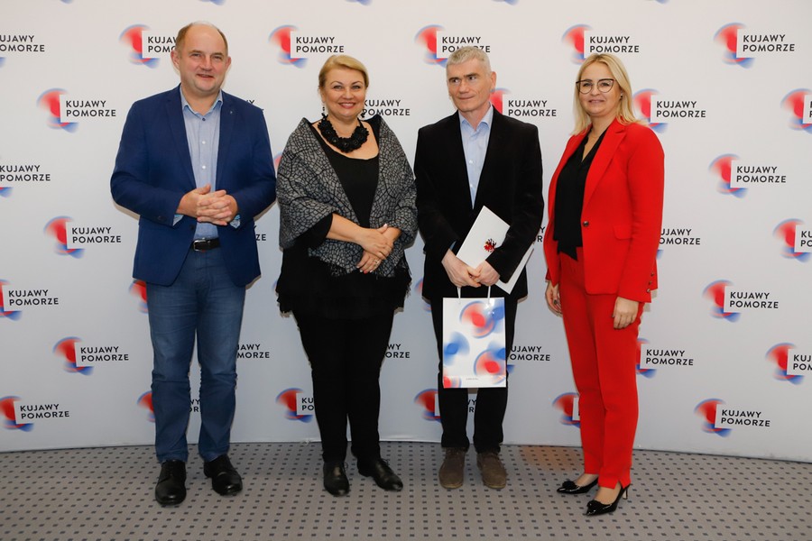 Wizyta kujawsko-pomorskich medalistów 8. Halowych Mistrzostw Świata w Lekkiej Atletyce Masters w Urzędzie Marszałkowskim, fot. Mikołaj Kuras