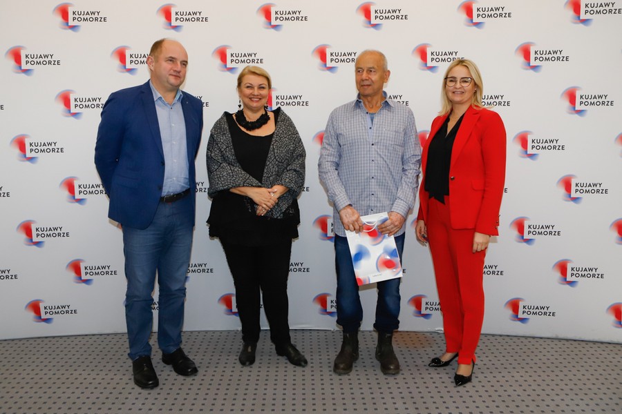 Wizyta kujawsko-pomorskich medalistów 8. Halowych Mistrzostw Świata w Lekkiej Atletyce Masters w Urzędzie Marszałkowskim, fot. Mikołaj Kuras